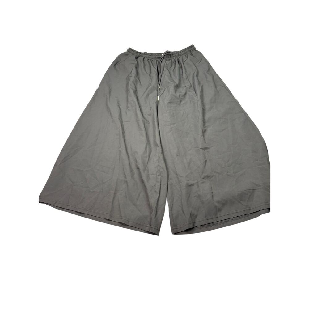 Manfinity womens wide leg black cropped wind pants. Size M. athleisure, workout